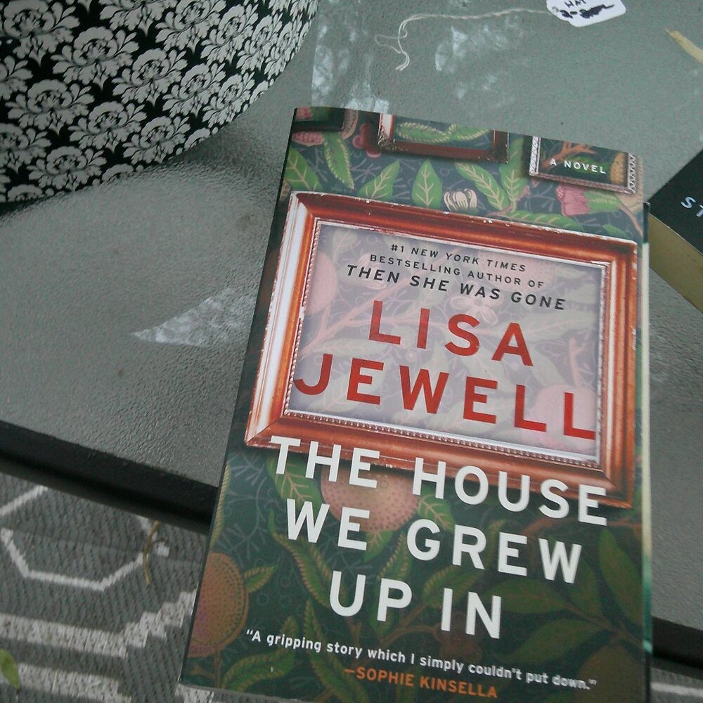 Lisa Jewel best seller author The House we grew up in page turner